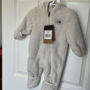 NWT NORTHFACE BABY WINTER SUIT 3-6 months